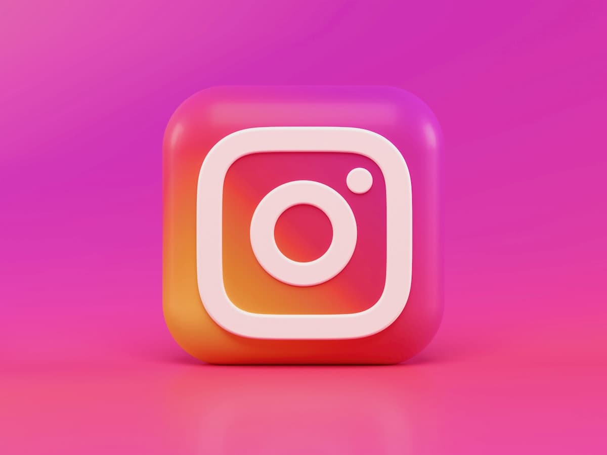 Live streaming conversion analytics: Dashboard showing viewer engagement metrics vs sales conversion rates for TikTok and Shopee Live