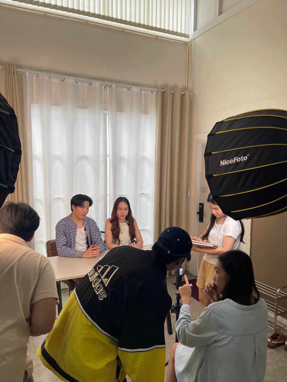 คู่มือครีเอเตอร์ไทย: หารายได้จาก Podcast & Live Commerce 2025-2026